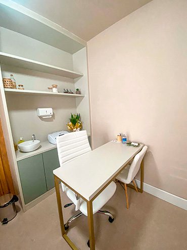 Sala de estética e acupuntura da Clínica Integrada JC - Ambiente equipado e aconchegante