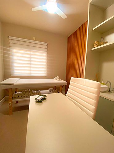 Sala de estética e acupuntura da Clínica Integrada JC - Ambiente equipado e aconchegante